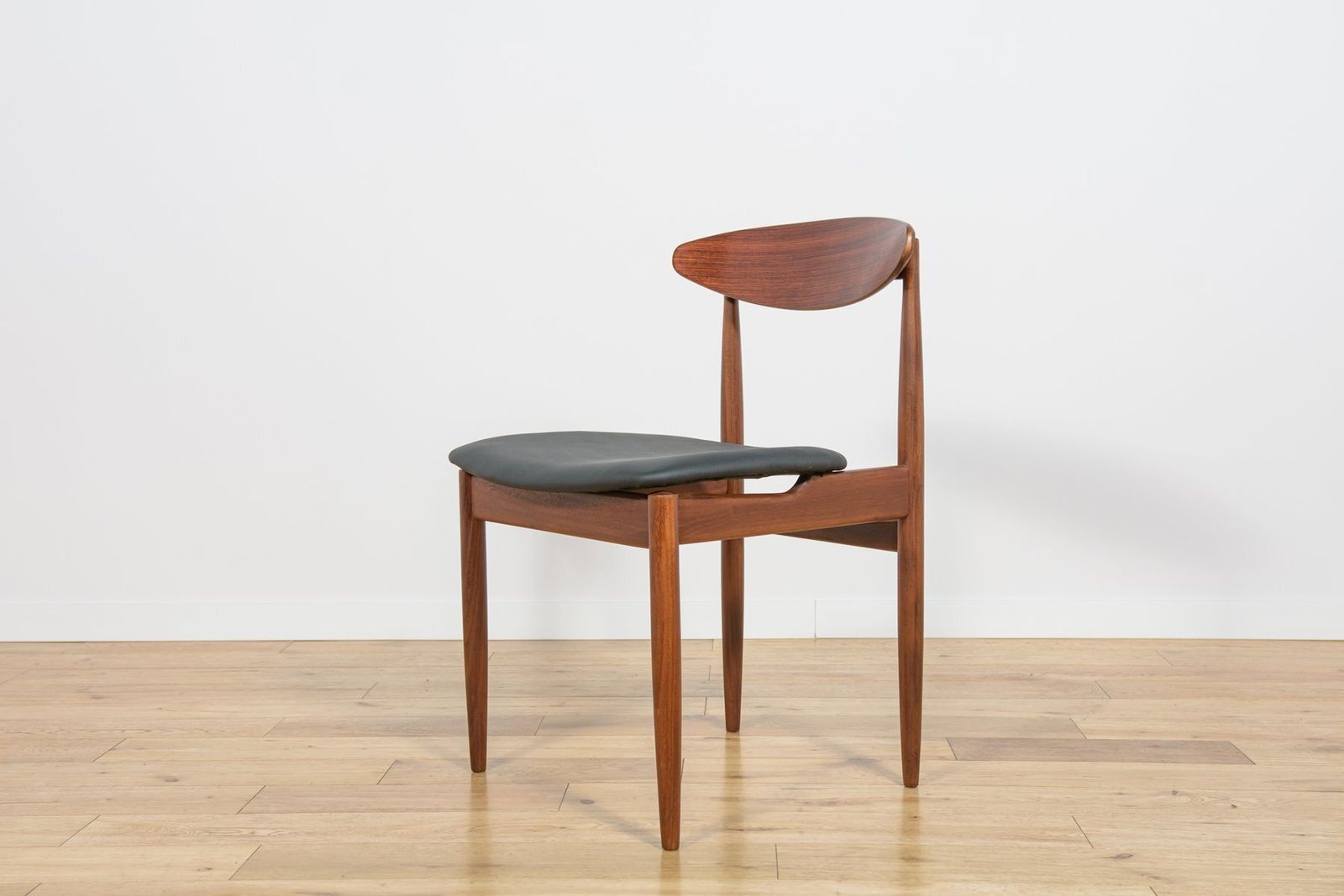 Mid Century Modern Teak Dining Chairs By Ib Kofod Larsen For G Plan, 1960s, Set Of 4 photo vinterior