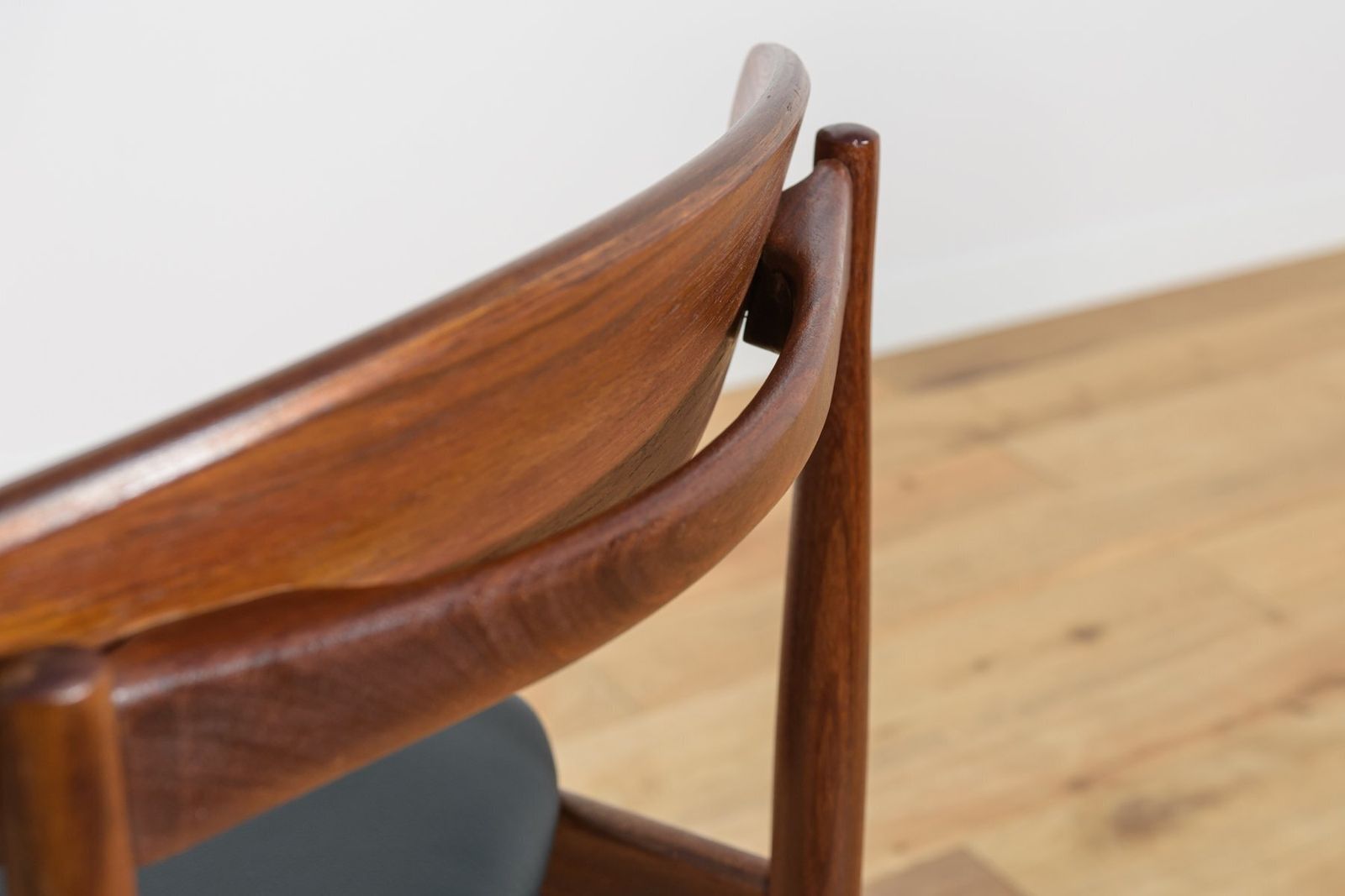 photo vintage Mid Century Modern Teak Dining Chairs By Ib Kofod Larsen For G Plan, 1960s, Set Of 4