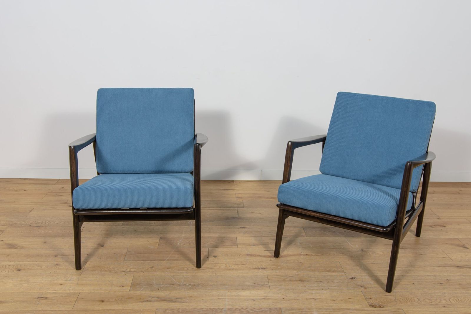 Mid Century Modern Model 300 139 Armchairs From Swarzędz Factory, Poland, 1960s, Set Of 2