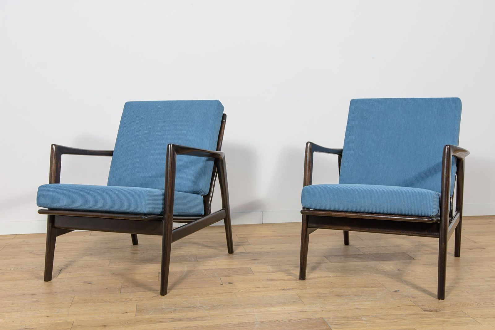 Mid Century Modern Model 300 139 Armchairs From Swarzędz Factory, Poland, 1960s, Set Of 2 photo for sale