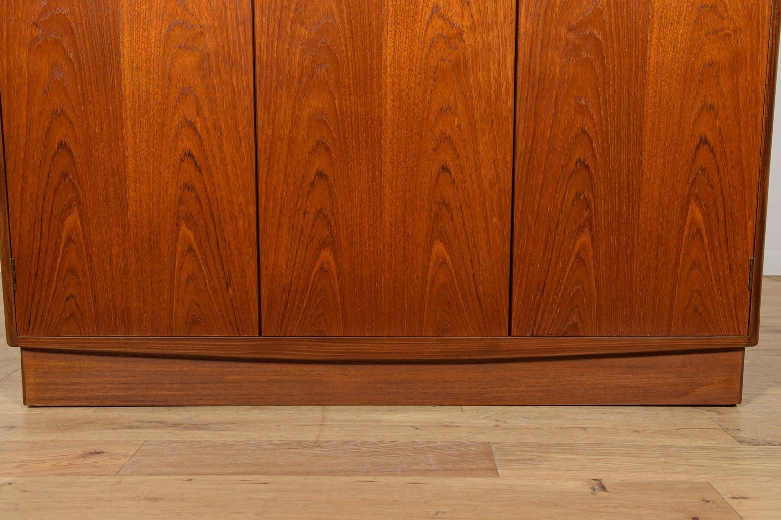 photo vinterior Mid Century Modern Teak Wardrobe From G Plan, 1960s