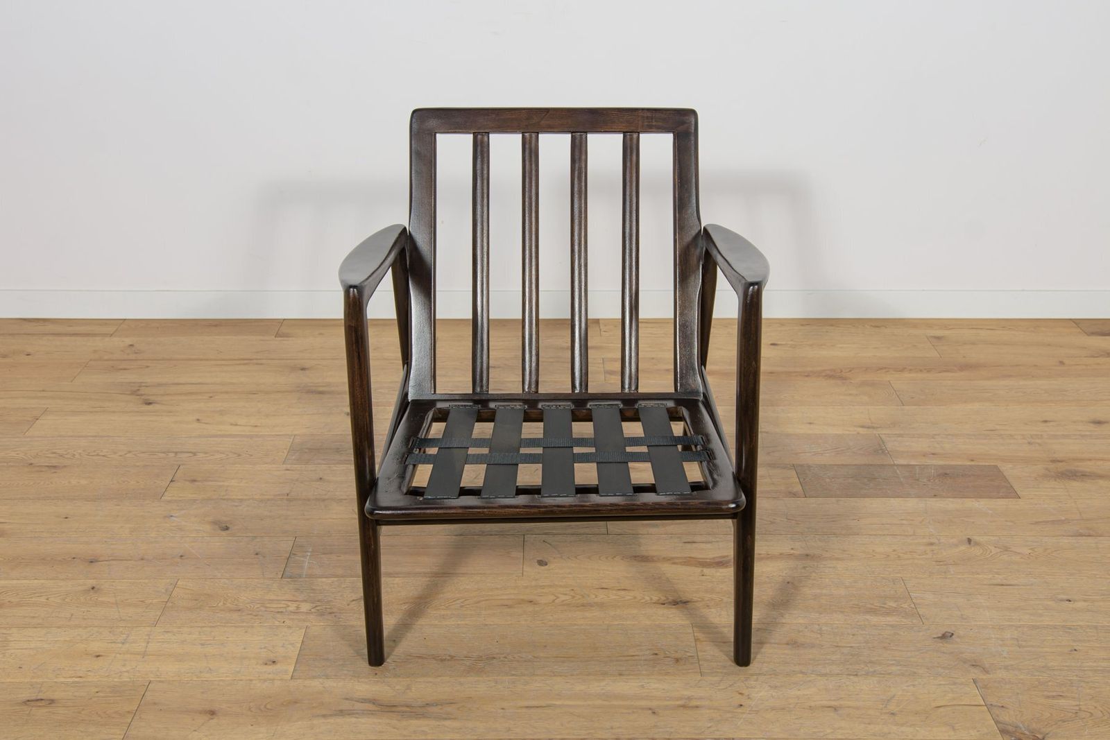 photo vintage Model 300 139 Lounge Chair From Swarzędz Factory, Poland, 1960s