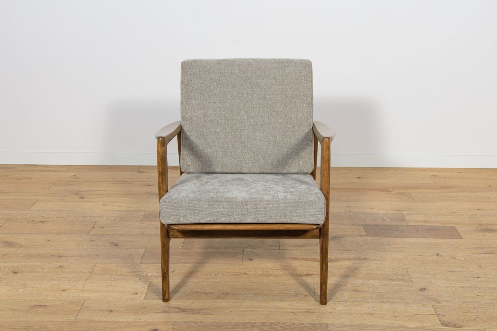 Mid Century Modern Model 300 139 Lounge Chair From Swarzędz Factory, Poland, 1960s photo furniture
