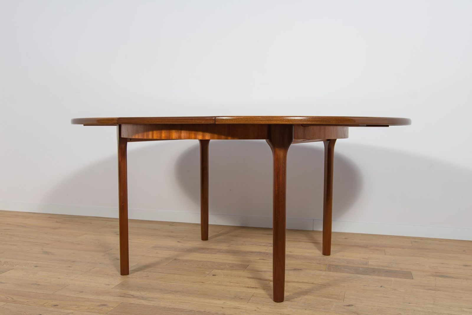 Mid Century Round Extendable Dining Table From McIntosh, United Knigdom, 1960s photo vintage
