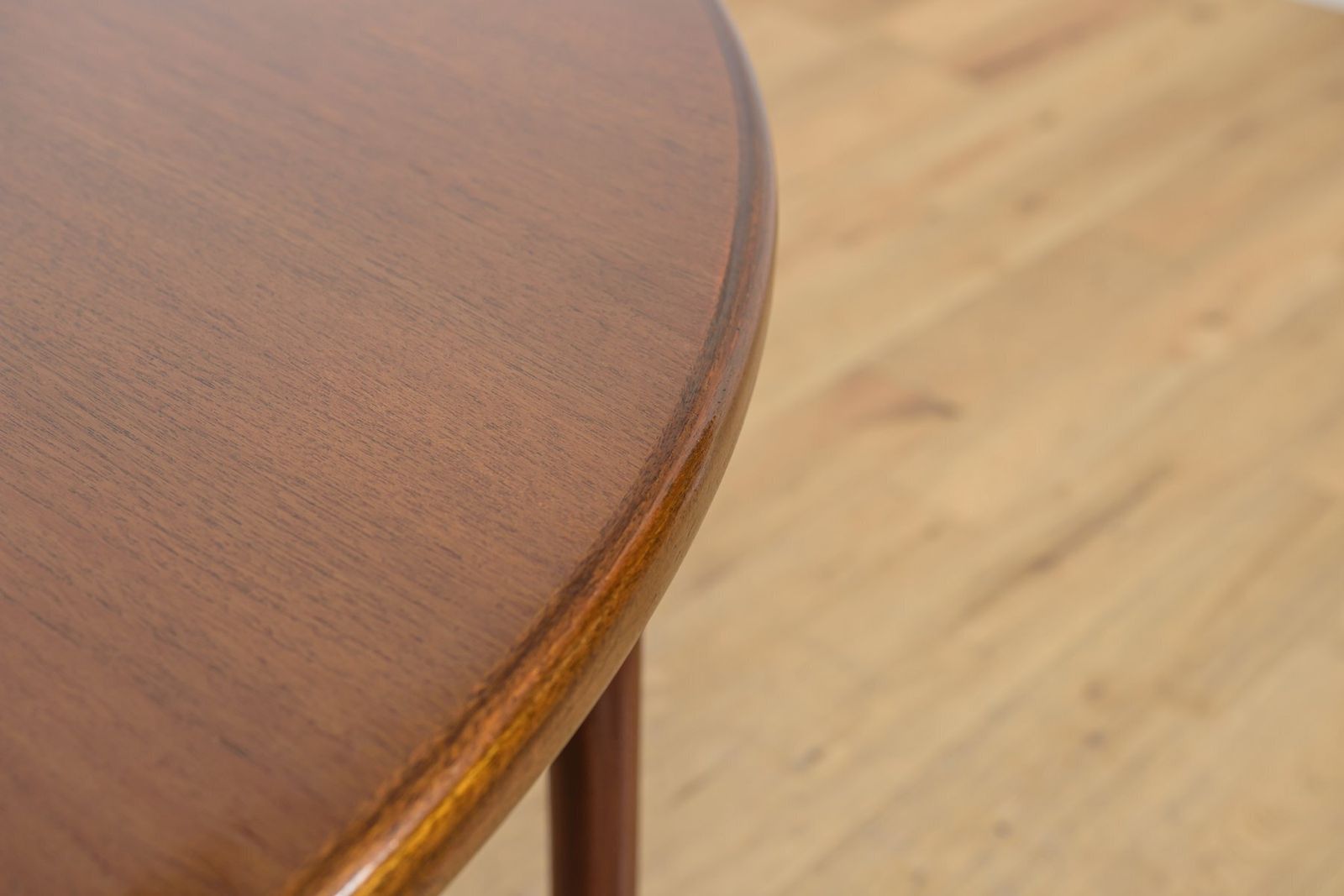 photo vinterior Mid Century Round Extendable Dining Table From McIntosh, United Knigdom, 1960s