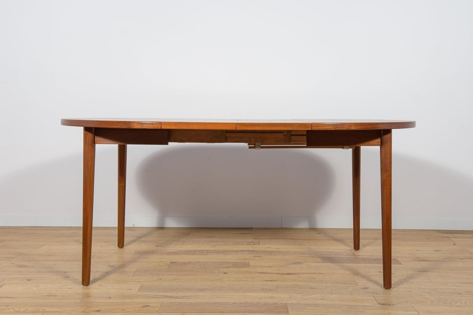 photo vintage Mid Century Round Teak Dining Table By Nils Jonsson For Hugo Troeds, Sweden, 1960s