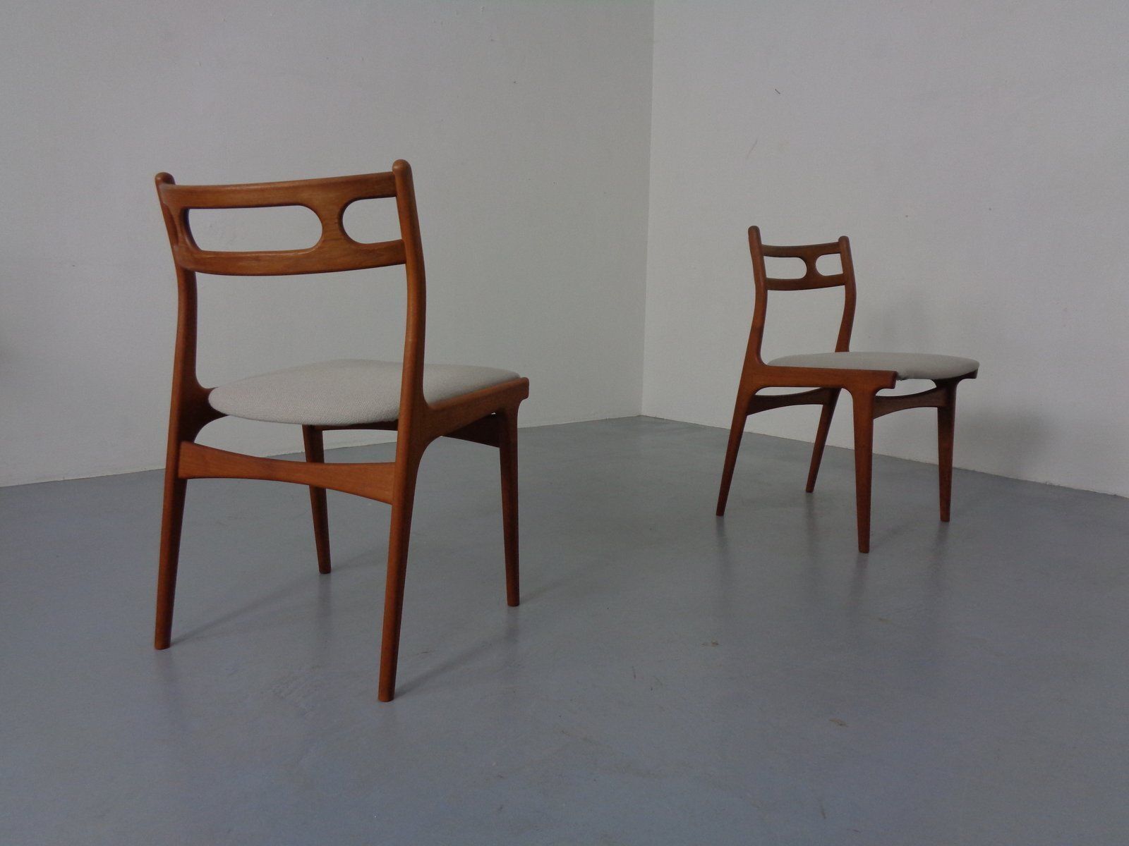 Model 138 Teak & Kvadrat Hallingdal Dining Chairs By Johannes Andersen For Uldum Møbelfabrik, Denmark, 1960s, Set Of 2 photo furniture