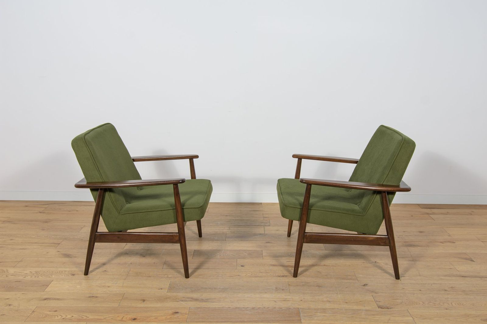 Model 300 192 Armchairs By Juliusz Kędziorek For Gościcińska Fabryka Mebli, Poland, 1970s, Set Of 2 photo buy