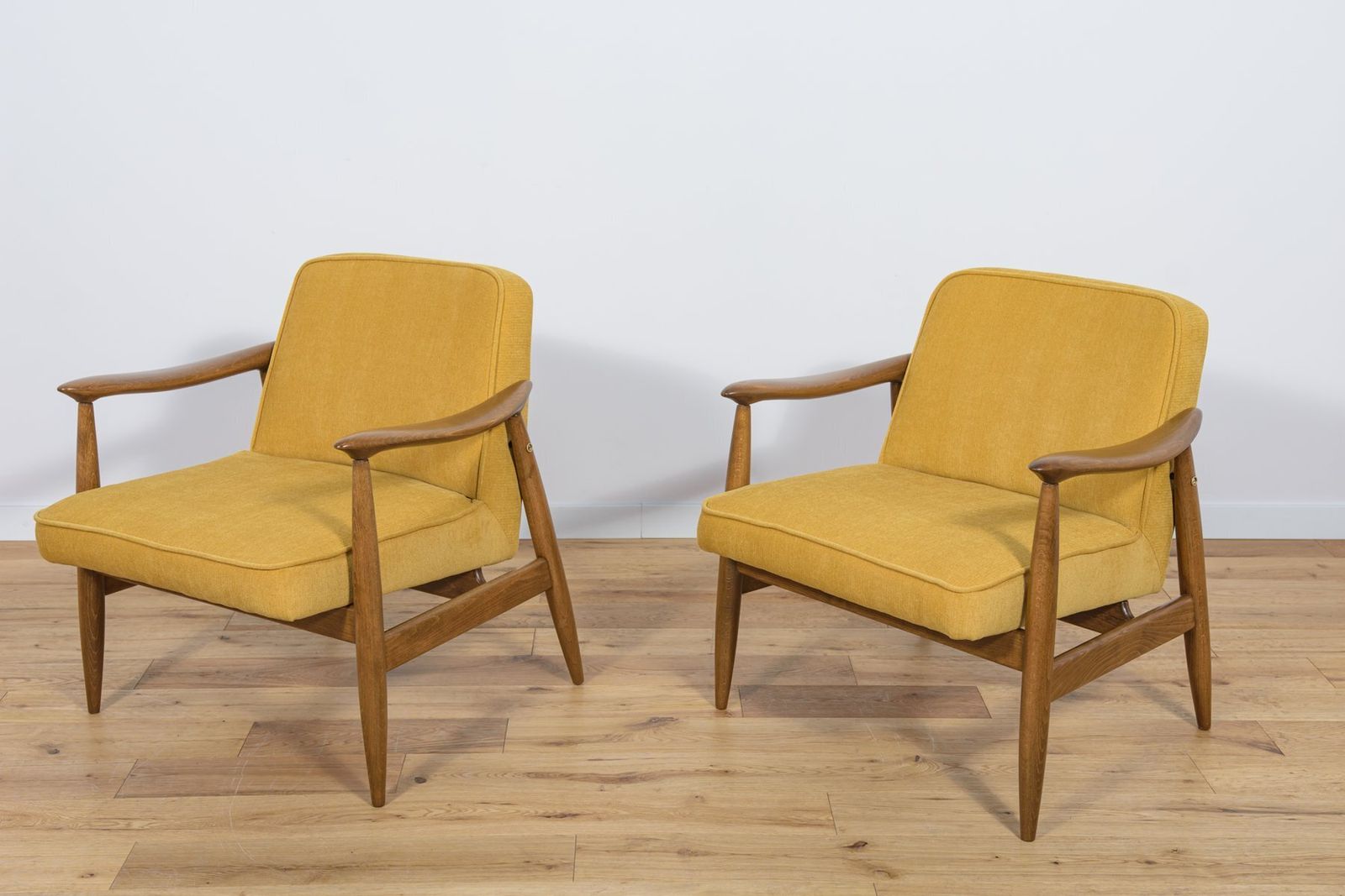 Gfm 87 Armchairs By Juliusz Kedziorek For Gościcińskie Furniture, 1960s, Set Of 2 photo furniture