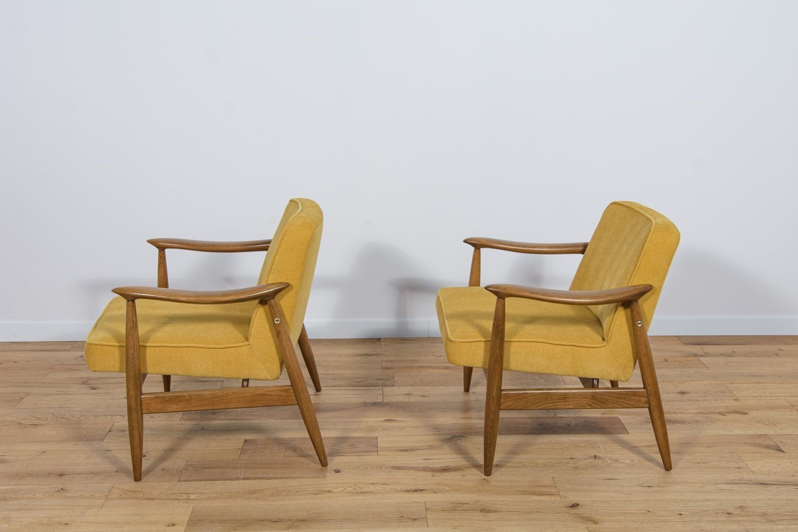 Gfm 87 Armchairs By Juliusz Kedziorek For Gościcińskie Furniture, 1960s, Set Of 2 photo Furniture