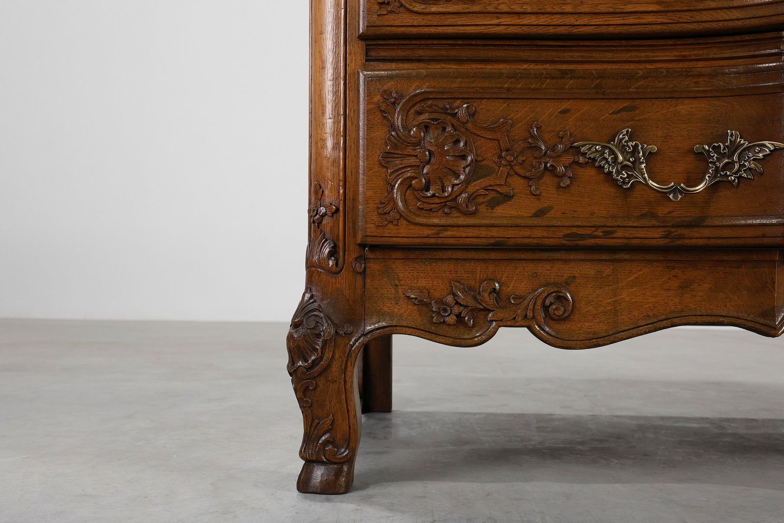 photo vinterior 18th Century Louis XV Oak And Marble Chest Of Drawers, France
