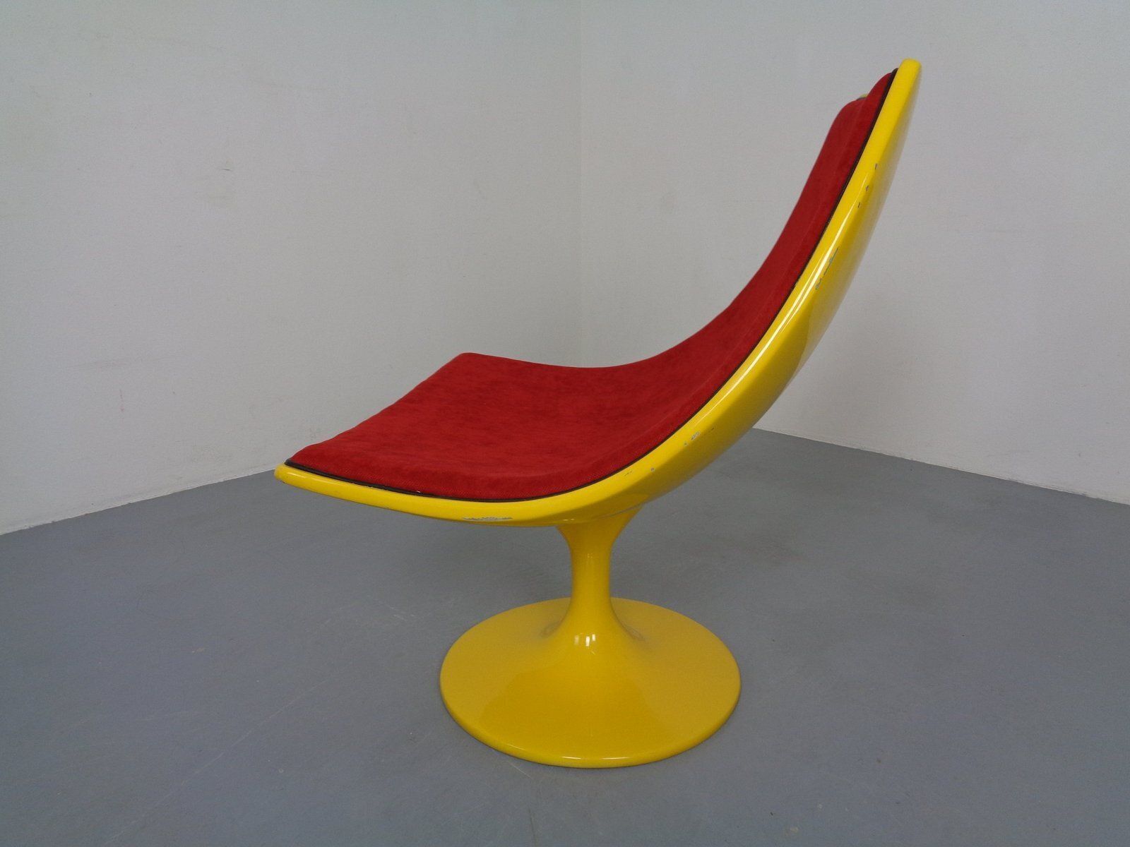 Italian Fiberglass Swivel Chair, 1960s photo vinterior