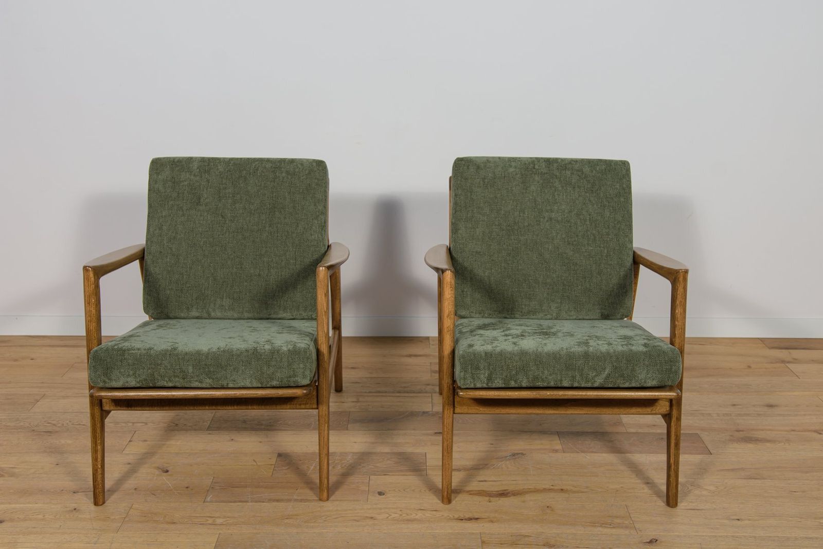 Set Of Model 300 139 Armchairs From Swarzędz Factory, 1960s photo for sale