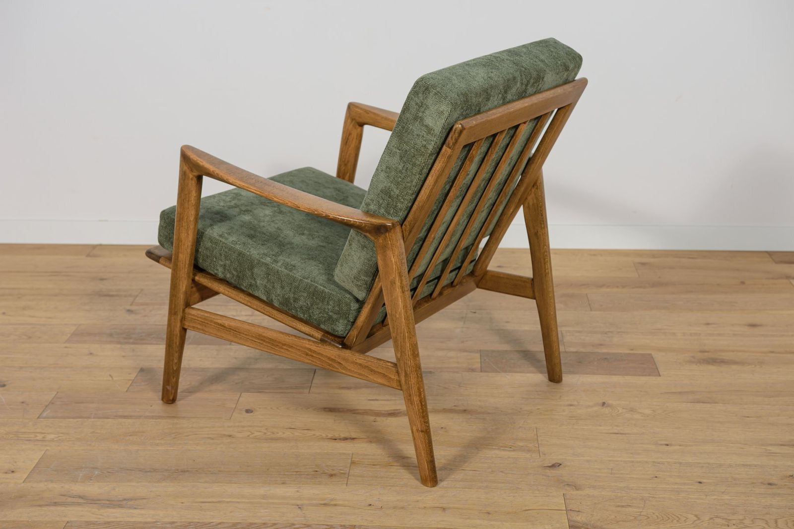 photo furniture Set Of Model 300 139 Armchairs From Swarzędz Factory, 1960s