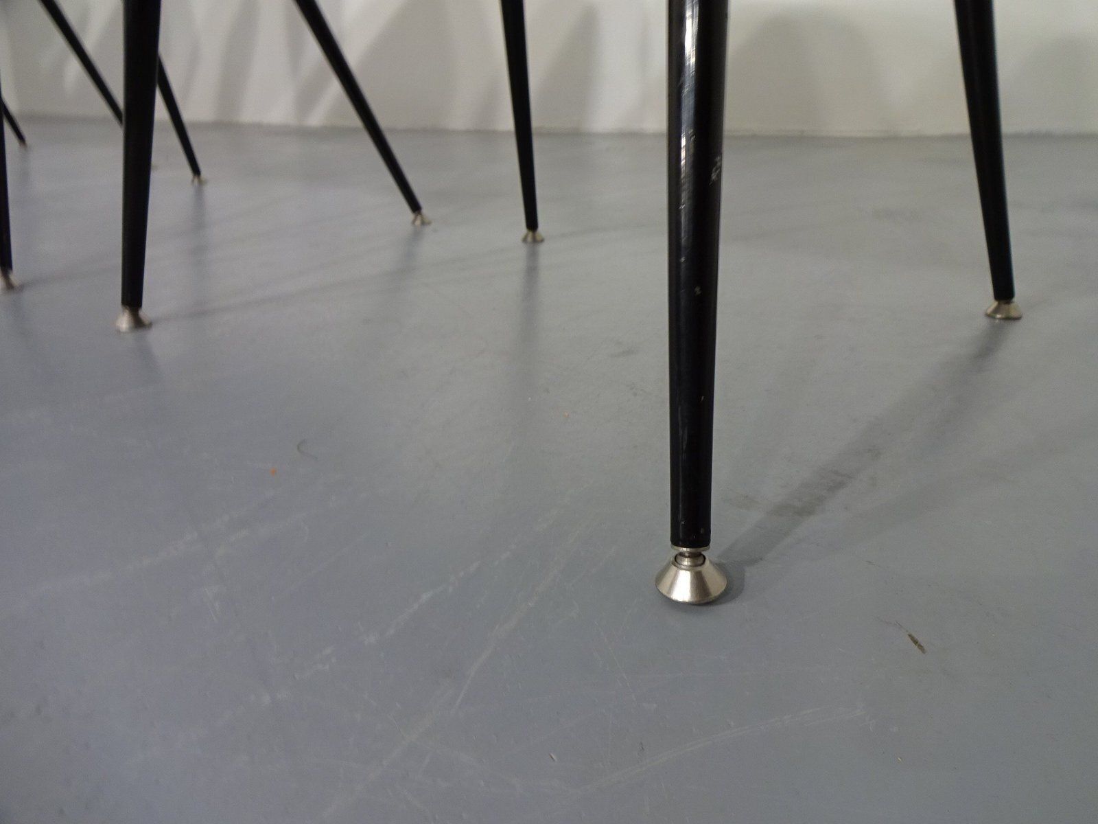 photo furniture Mid Century Modern Italian Chair, 1960s