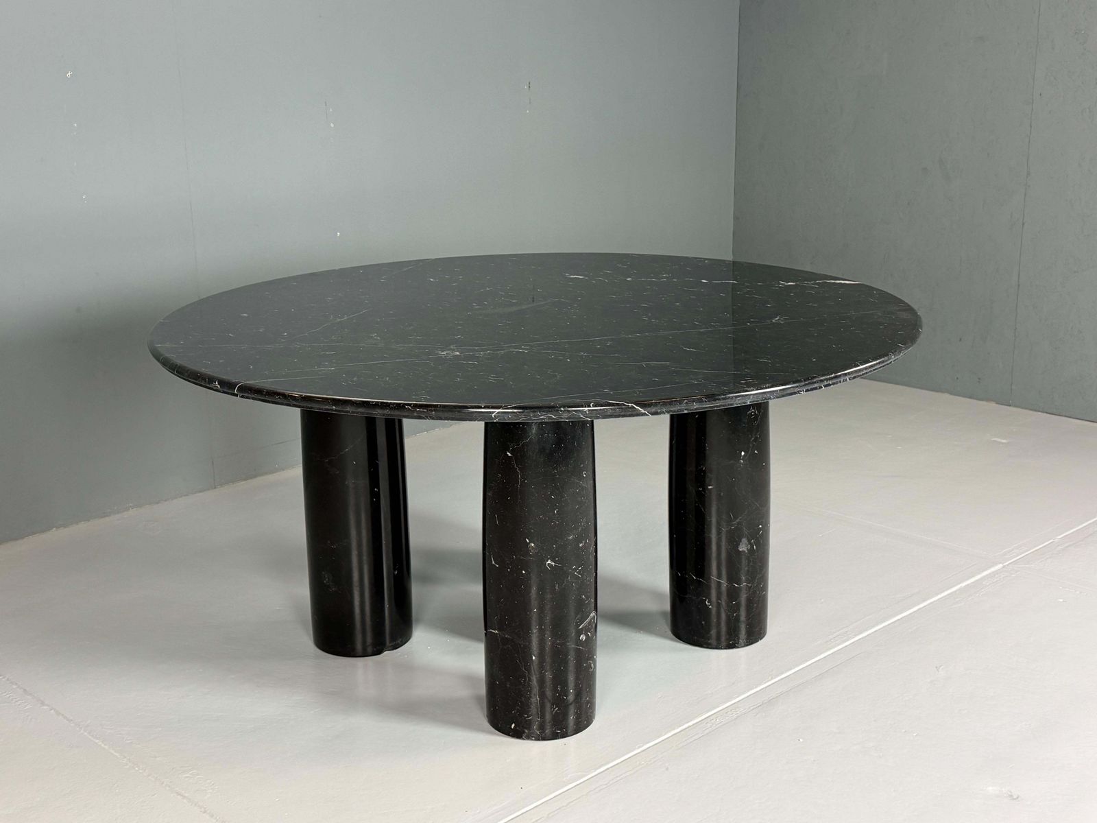 Il Colonnato Round Table By Mario Bellini, Black Marble, 1970s Cassina photo vintage