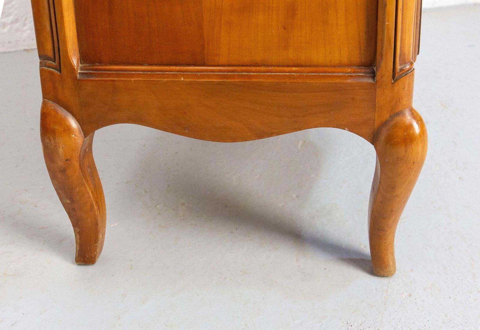 photo vintage French Louis XV Style Cherry Wood Commode Semainier Chest Of Drawers C. 1980