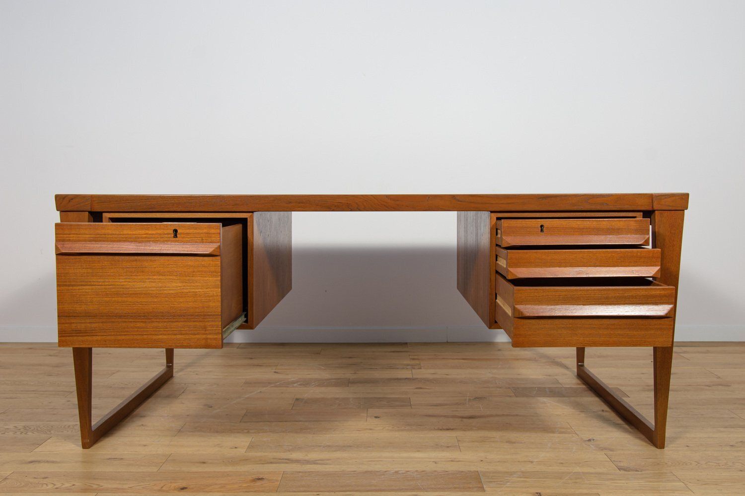7596.0 Model 70 Desk In Teak By Kai Kristiansen For Feldballes Møbelfabrik, 1960s photo