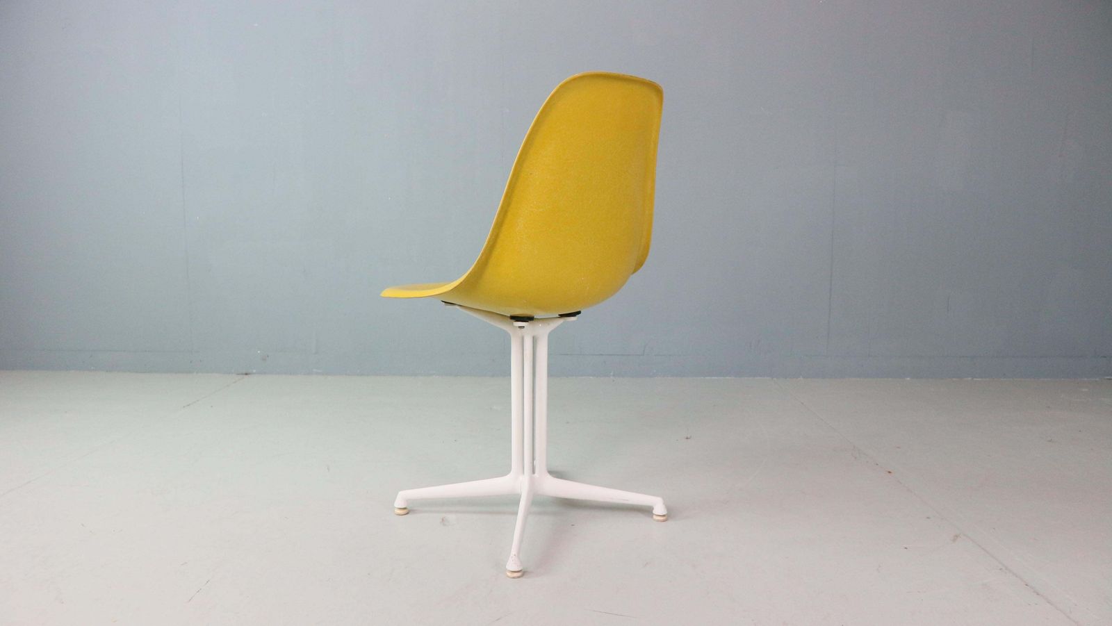 photo vinterior Charles & Ray Eames Set Of 4 Yellow "La Fonda" Chairs For Herman Miller, 1960