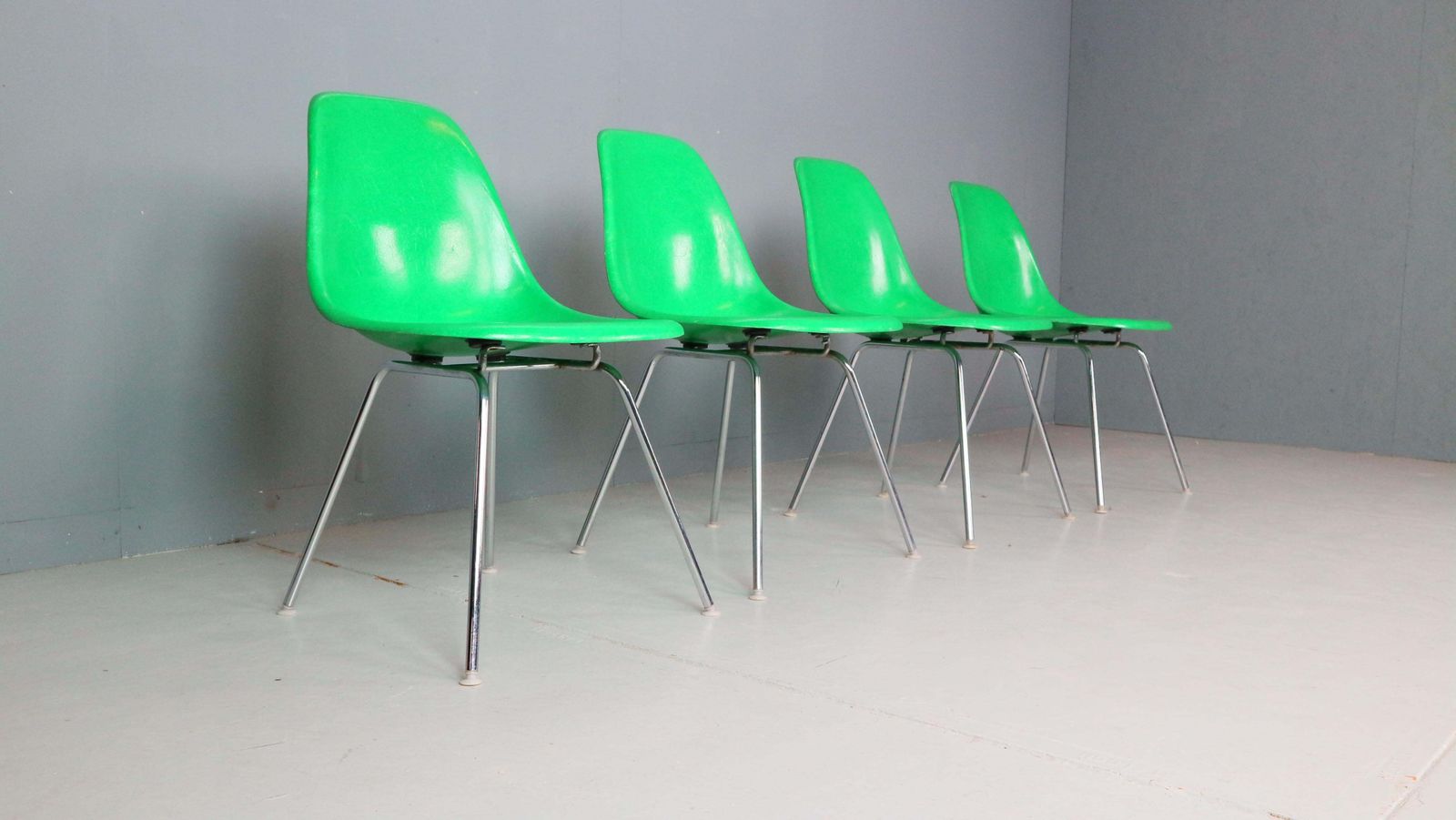 Charles & Ray Eames Set Of 4 Kelly Green "H Base" Chairs For Herman Miller, 1960 photo Furniture