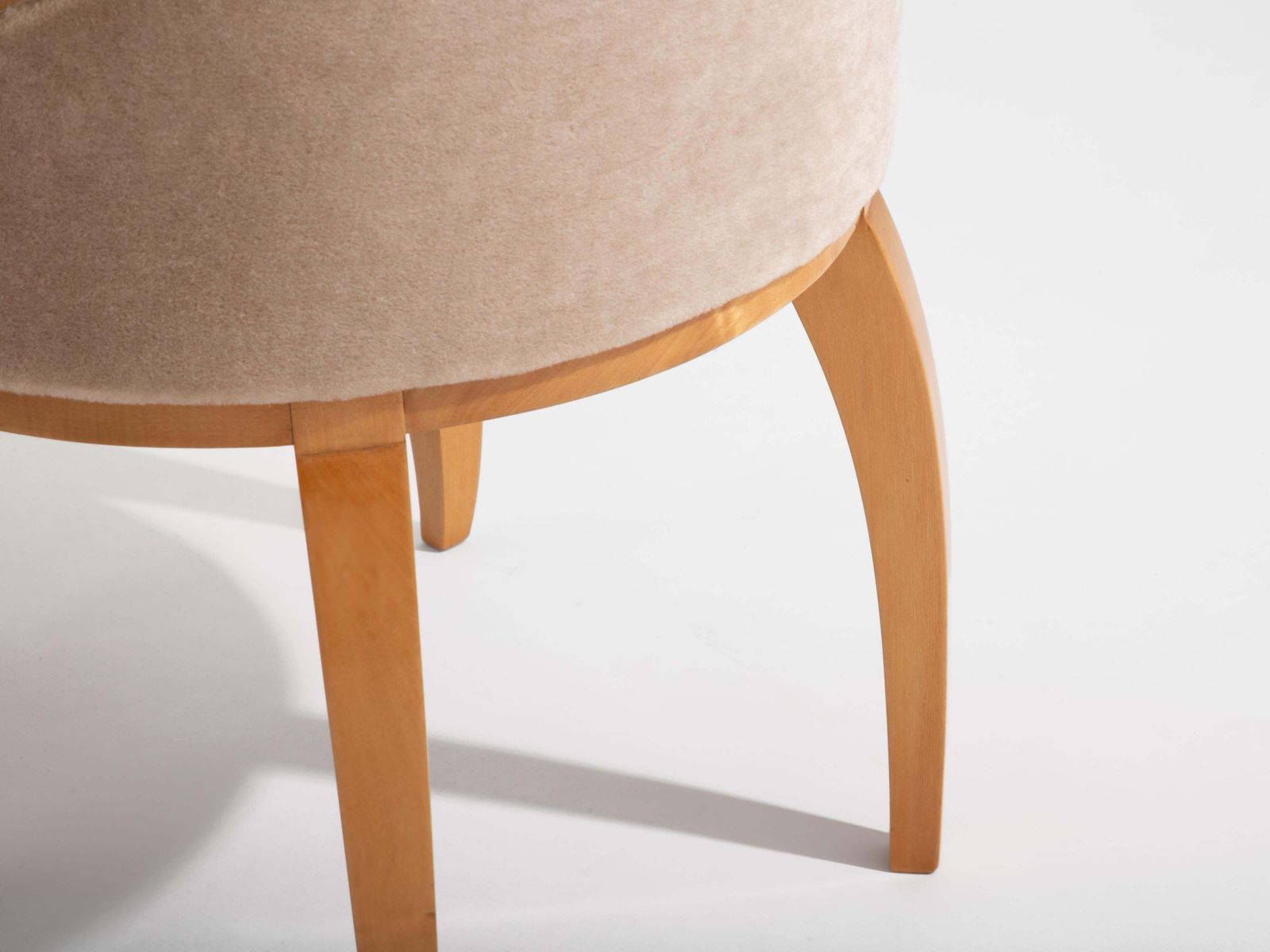 photo furniture Fauteuil de bureau ou de coiffeuse André Arbus en sycomore et velours mohair, 1934