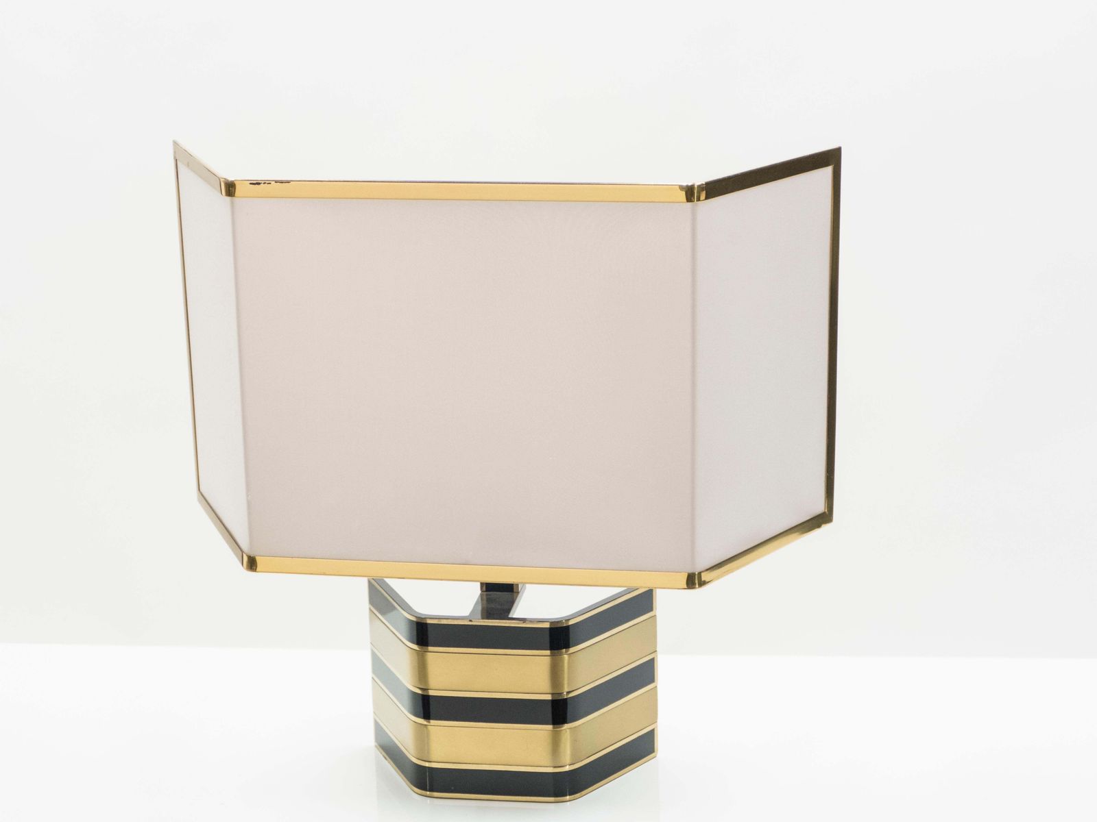 Grande lampe de table Romeo Rega en laiton et noir, Italie, années 1970 photo furniture