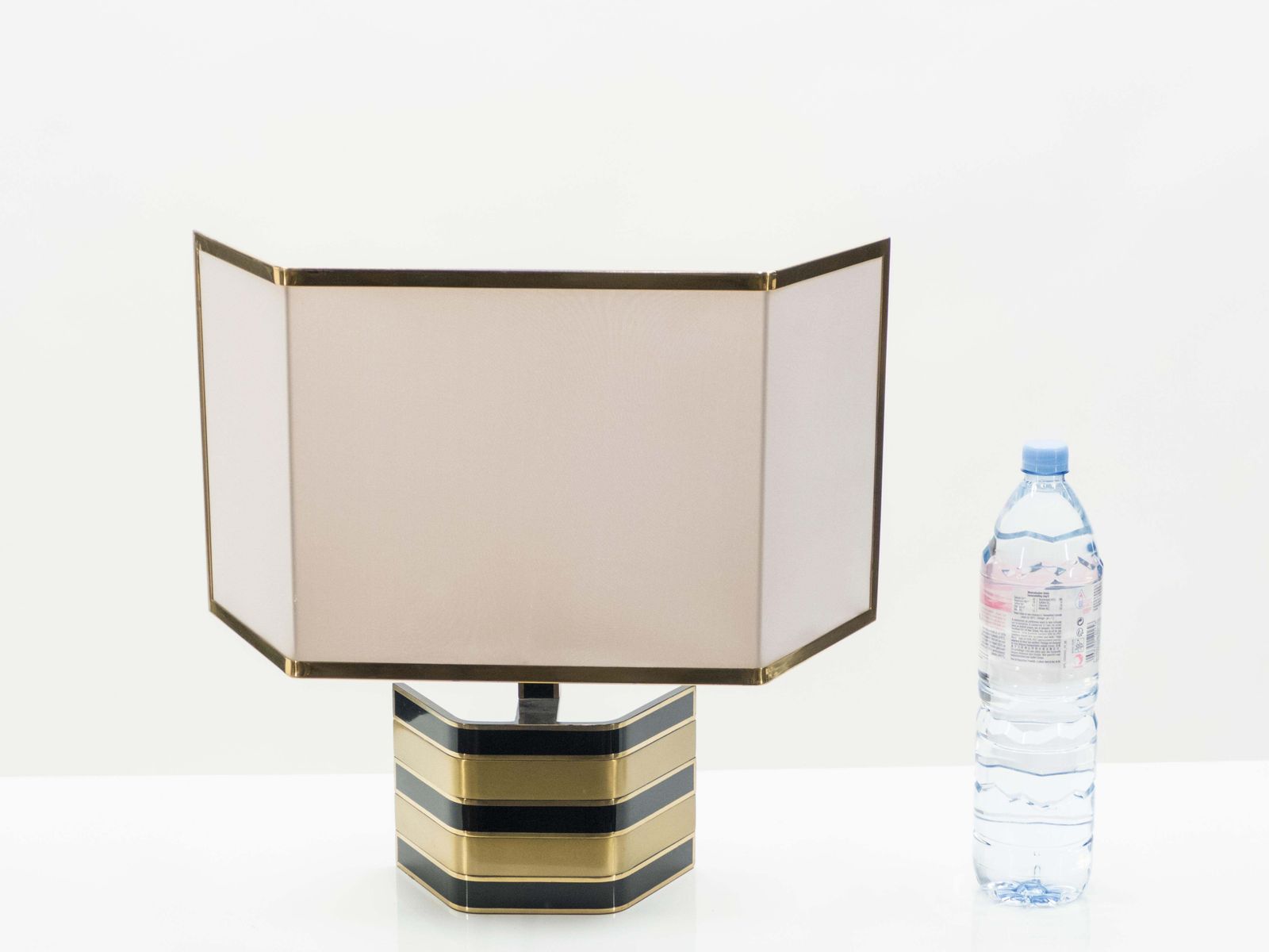 Grande lampe de table Romeo Rega en laiton et noir, Italie, années 1970 photo buy