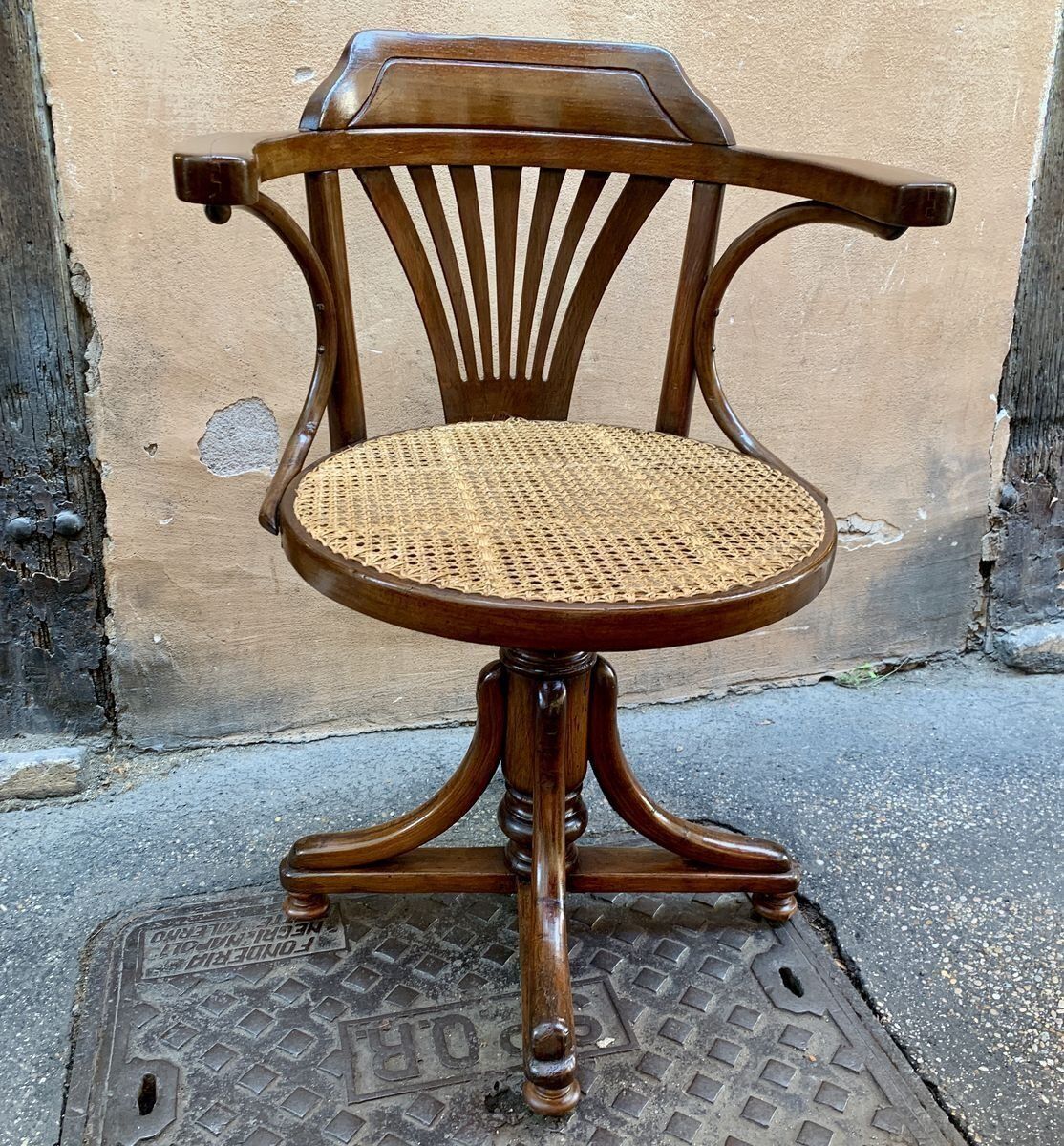 Art Nouveau Model No. 3 Swivel Chair By Michael Thonet For Thonet, Austria, 1910s photo Furniture