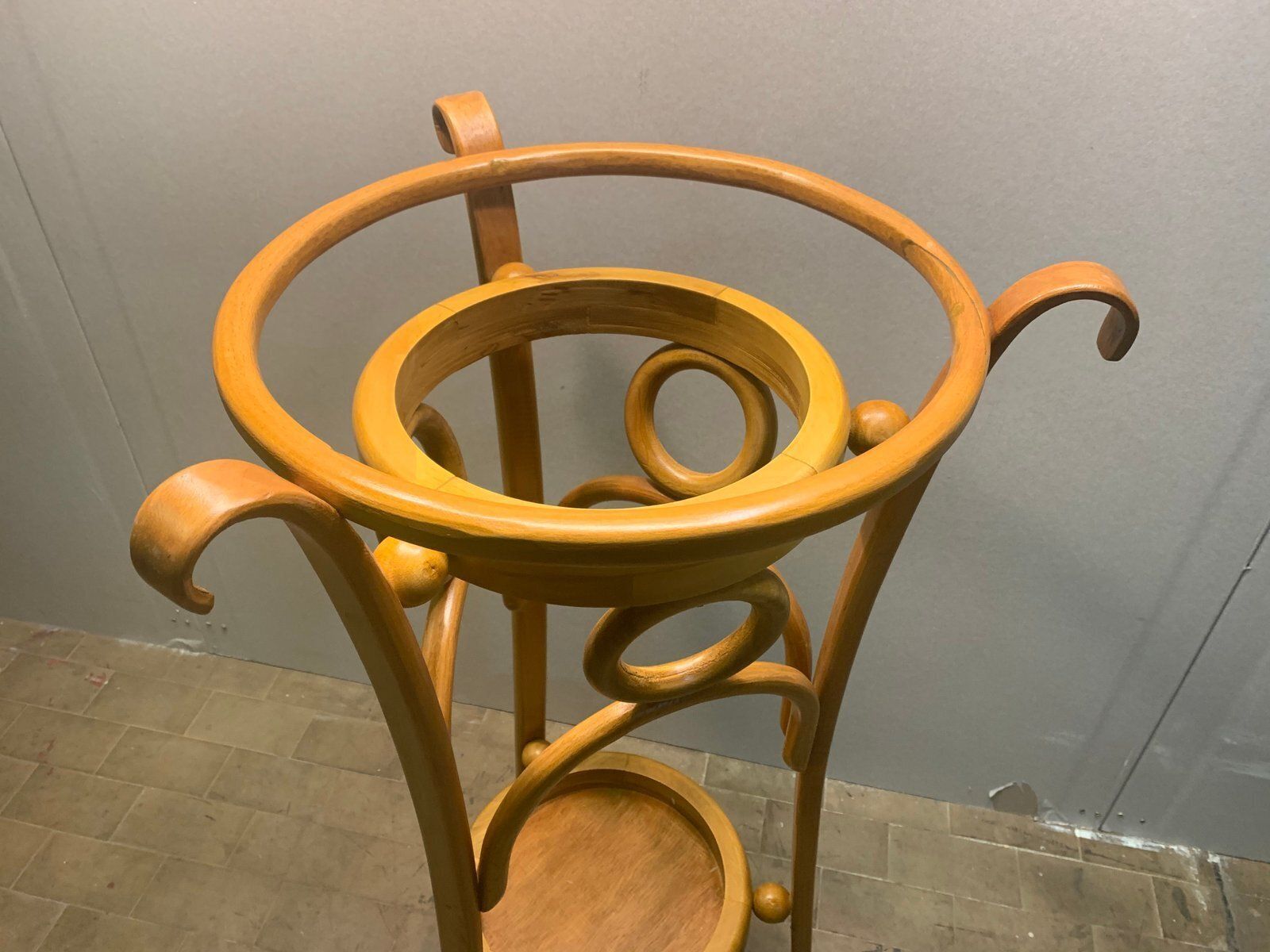 Bent Beech Vase Holder By Michael Thonet For Thonet, Late 19th Century, Austrai, 1890s