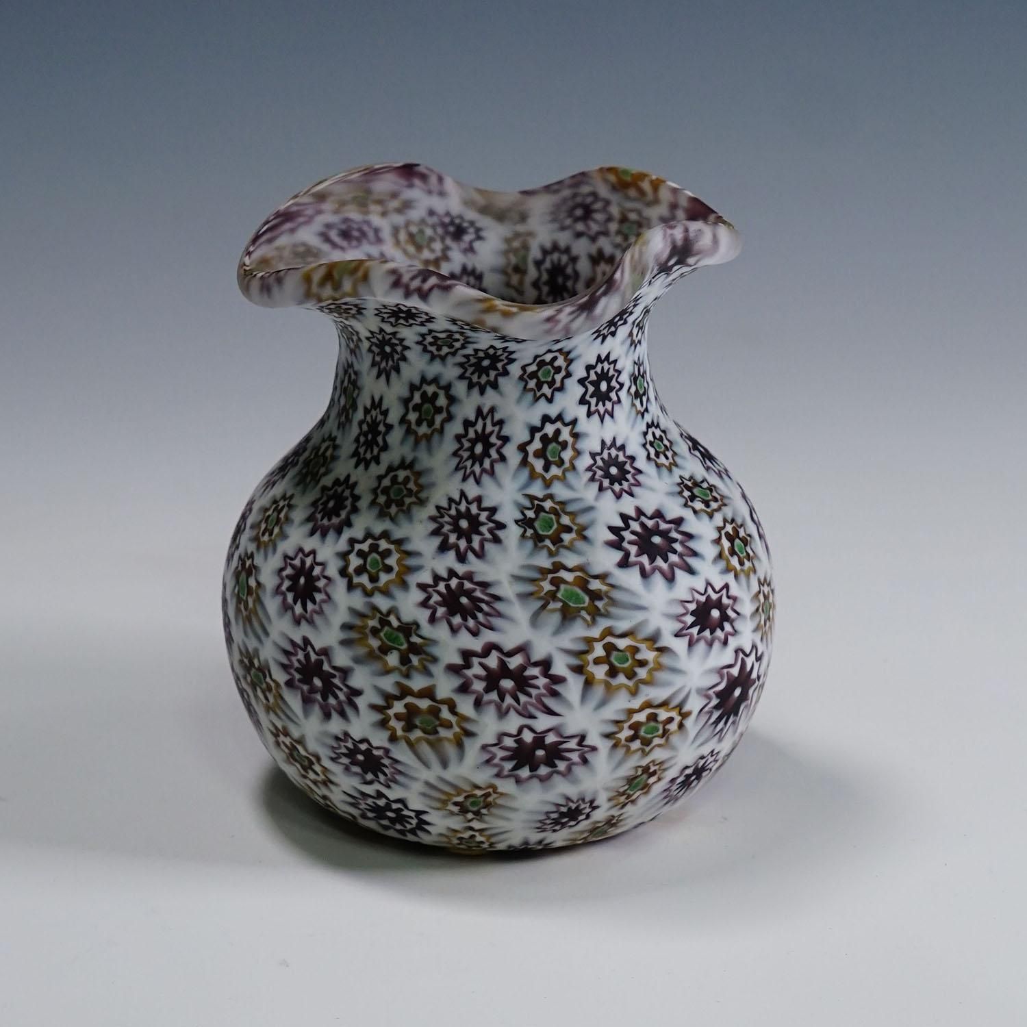 Antieke Millefiori Vaas In Violet En Wit, Fratelli Toso Murano Ca. Jaren 1920 photo for sale