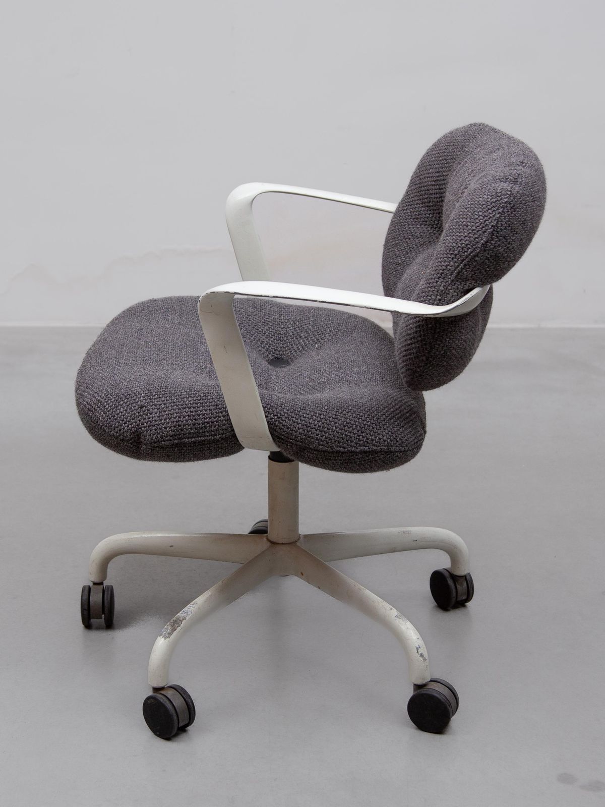 Knoll Desk Swivel Chair Designed By Hannah Bruce And Andrew Morrison On Wheels photo Furniture