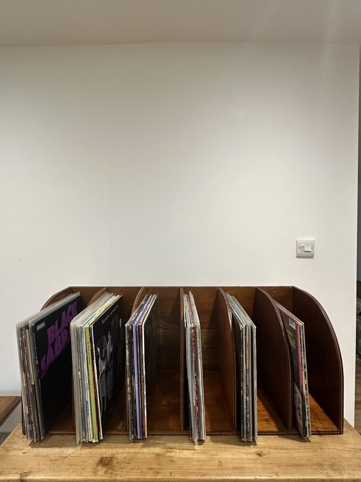 photo vintage Mid Century Vinyl Storage Wall Unit Vintage Floating Record Lp Holder