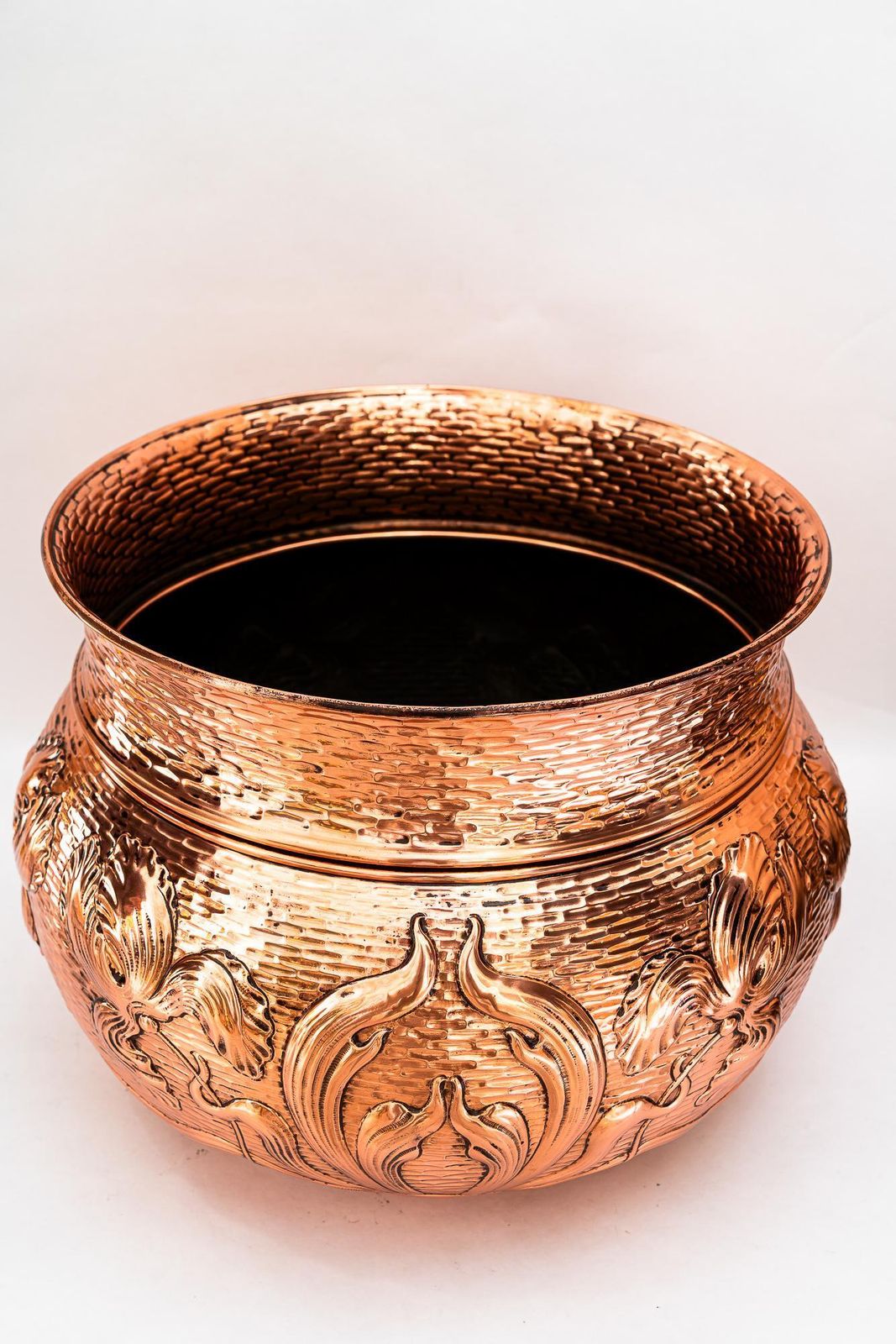 Very Big Floral Hammered Jugendstil Copper Palm Pot Vienna Around 1908 photo Home Decor