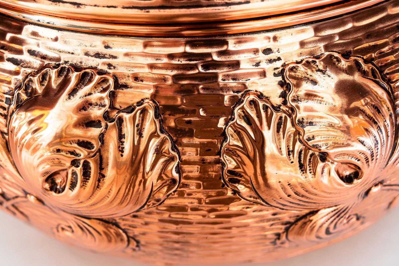 photo vintage Very Big Floral Hammered Jugendstil Copper Palm Pot Vienna Around 1908