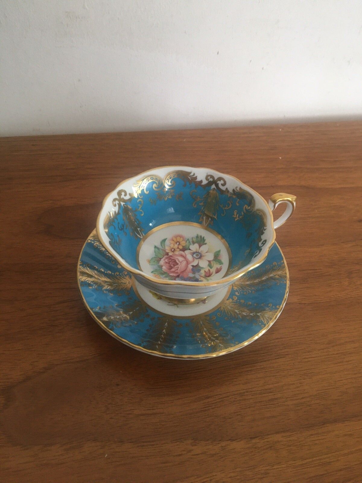 photo vinterior Paragon Cup & Saucer Kingston Pale Blue By Appt. To Her Majesty The Queen Floral