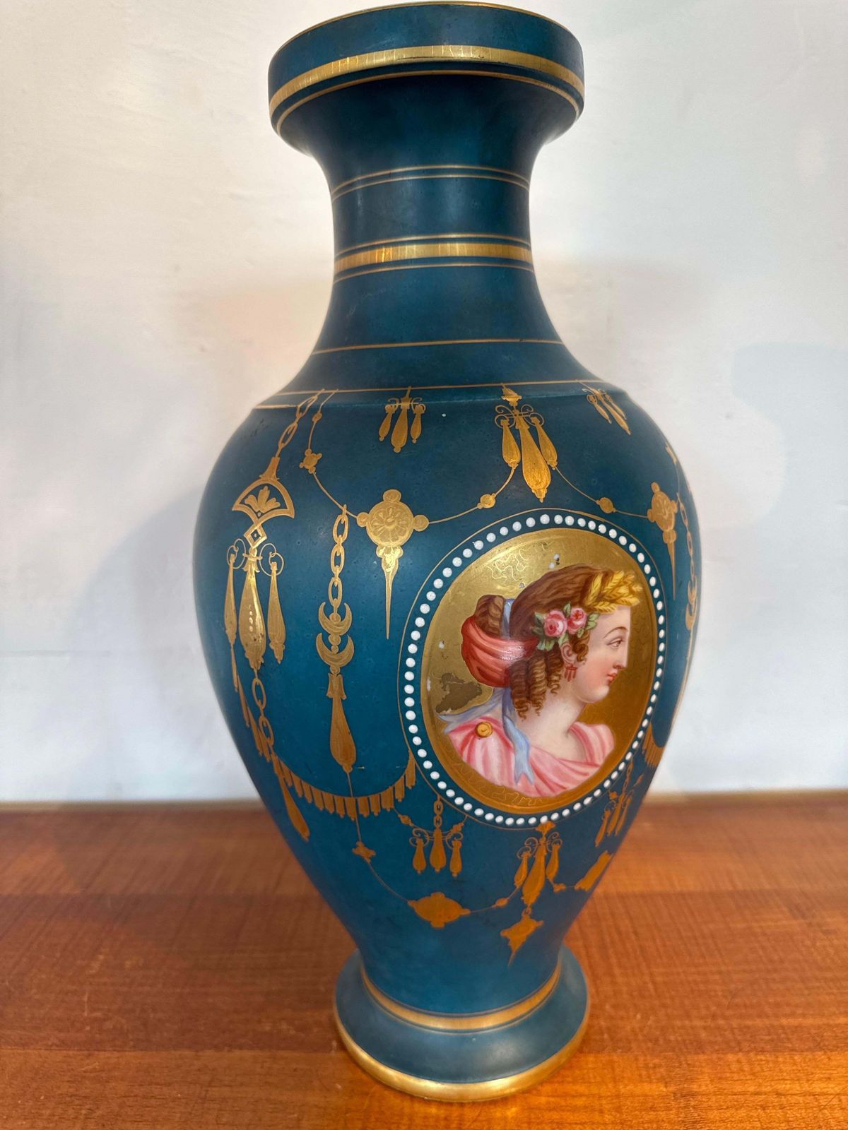 photo furniture Antique Neoclassical Blue, Gilt Porcelain De Sèvres Vase, France