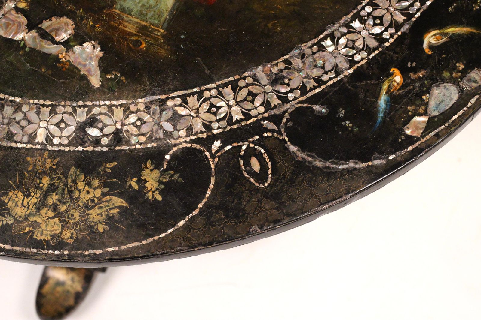 photo vinterior Victorian Japanned Papier Mâché Tilt Table With Nacre Inlay, C.1850 Hand Painted