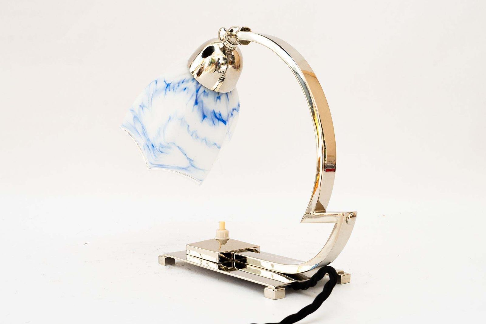 photo furniture Swiveling Nickel Art Deco Table Lamp With Original Glass Shade Around 1920s