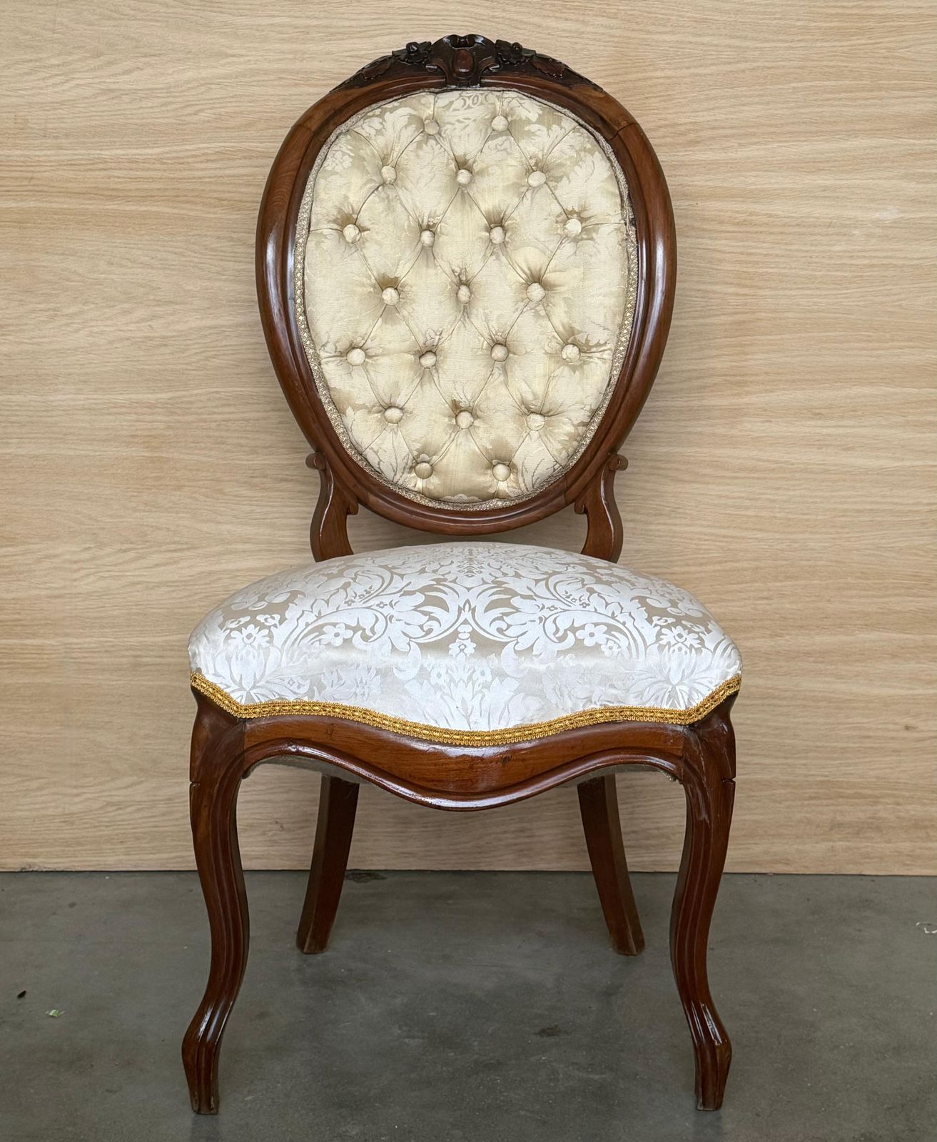 Ensemble de six fauteuils Louis XVI d'époque XIXe siècle en noyer massif, France ~ Fauteuils photo furniture