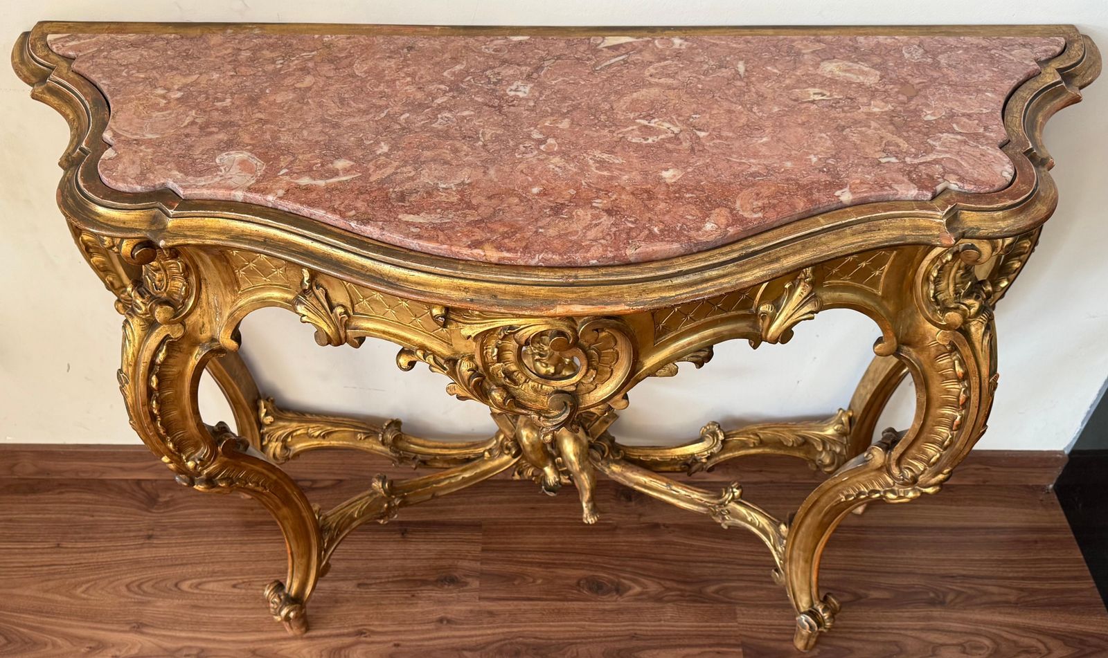 Console baroque en noyer doré et sculpté, avec ormolu et marbre, XIXe siècle, motif chérubin photo buy