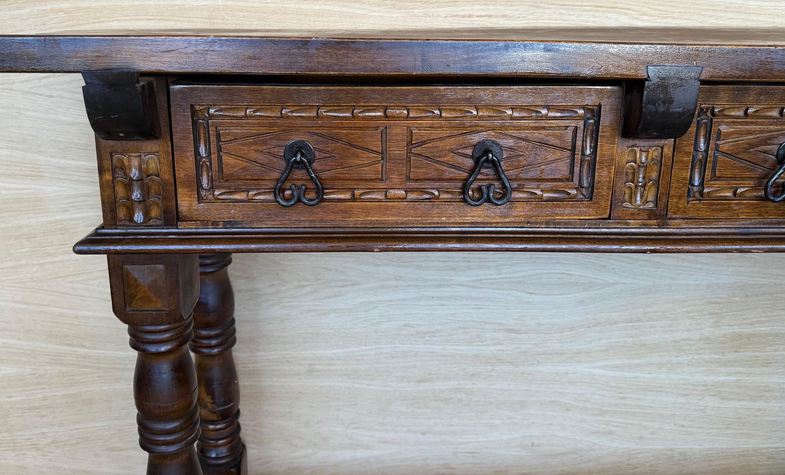 Console espagnole du début du XXe siècle, 2 tiroirs, pieds tournés photo vinterior