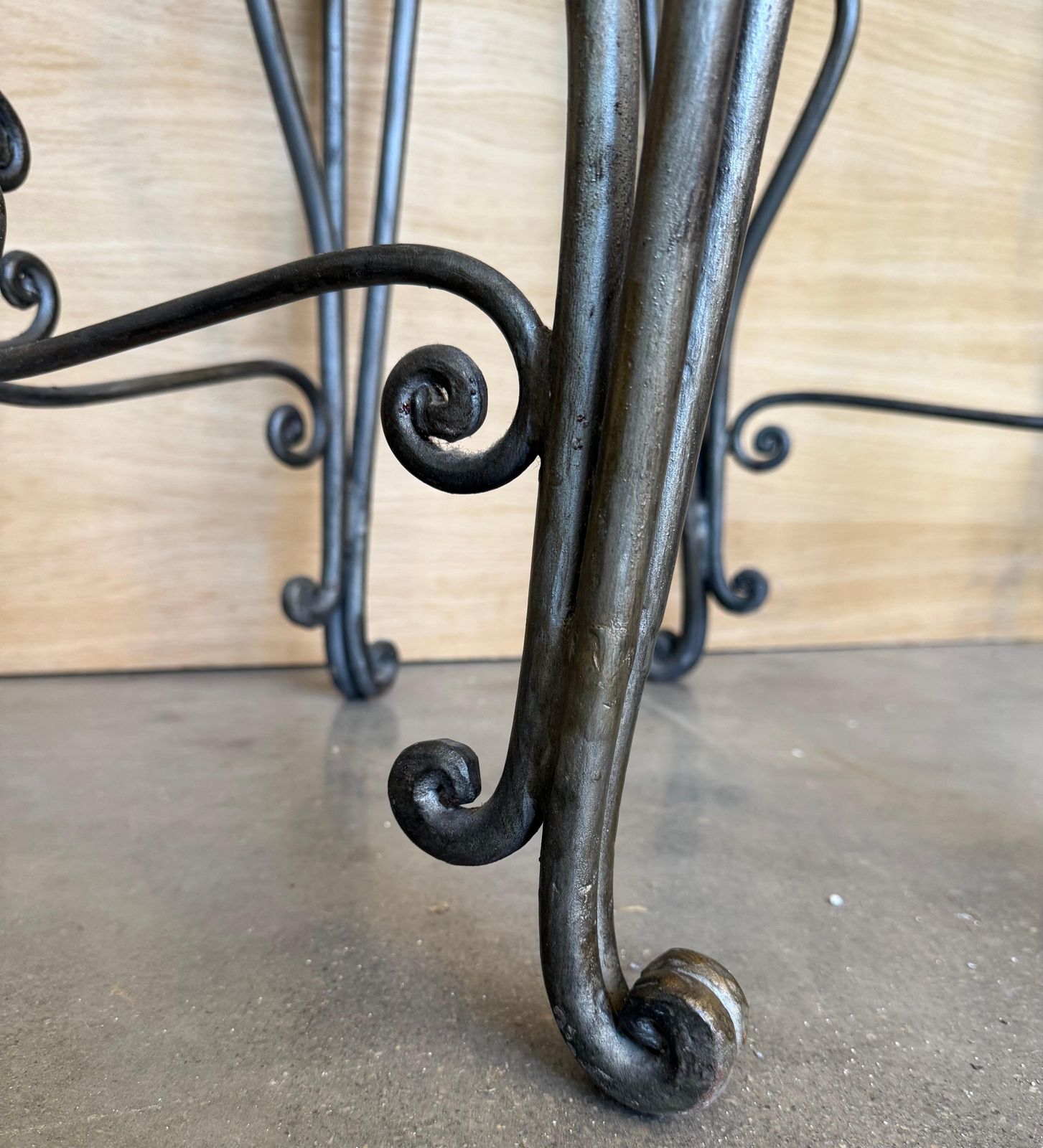 photo vinterior Pair Of Neoclassical Style Patinated Forged Iron Planter Stands With Marble Top