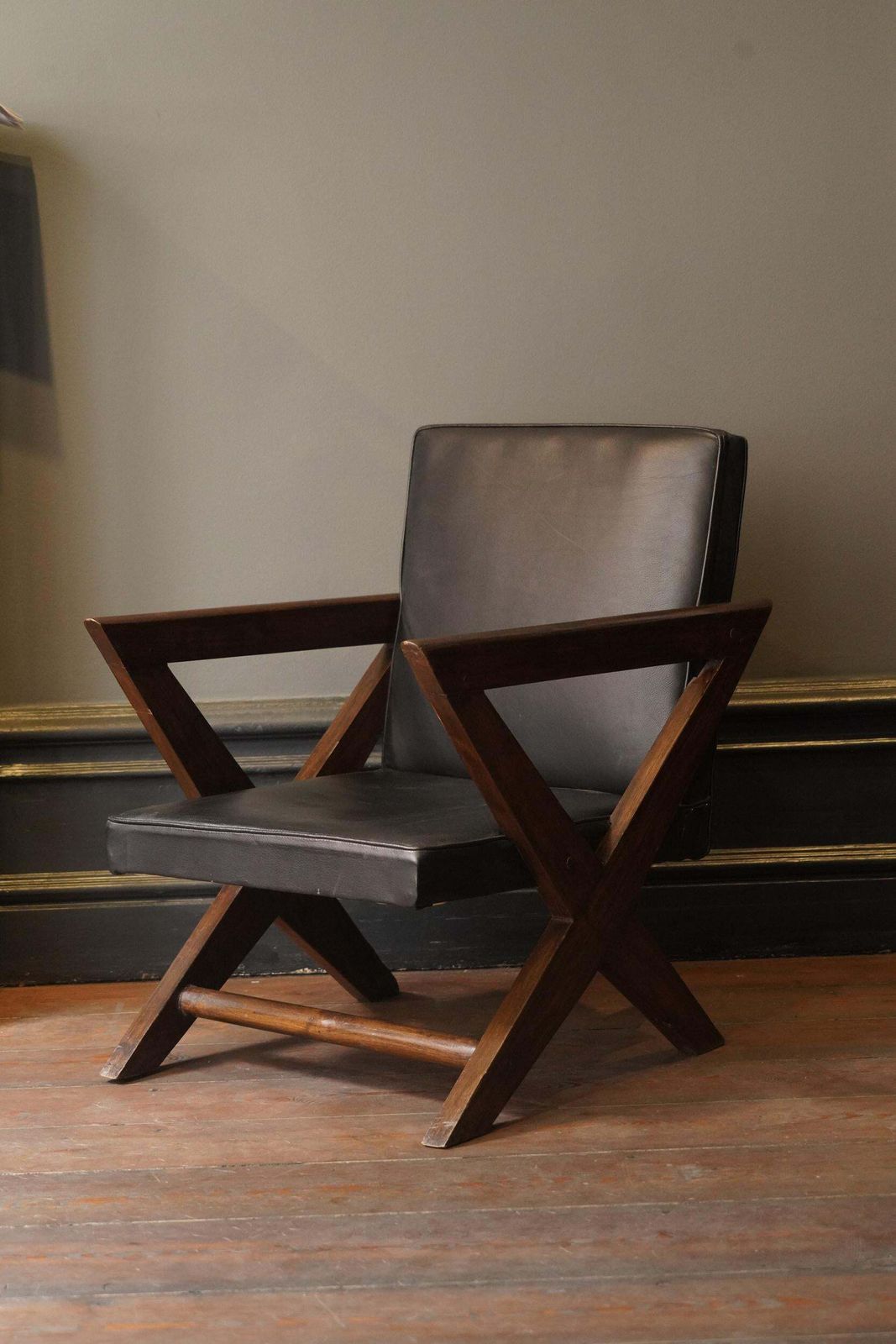 Pierre Jeanneret Original Si 49 A Armchairs, Mid Century Modern photo furniture