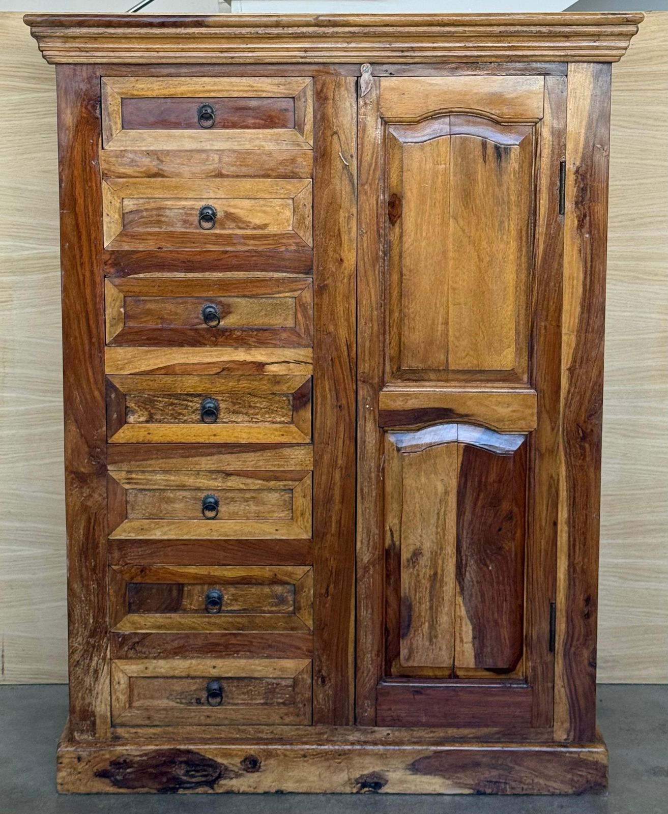 Armoire-garde-manger d'époque espagnole en olivier massif, avec serrure photo for sale