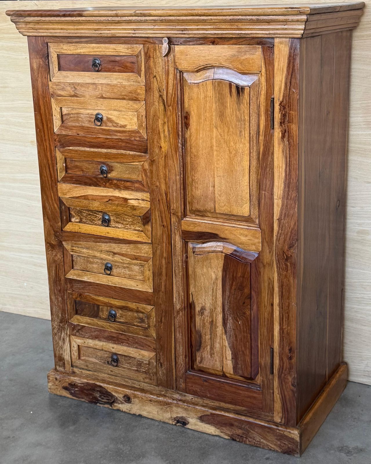 Armoire-garde-manger d'époque espagnole en olivier massif, avec serrure photo 2182.0