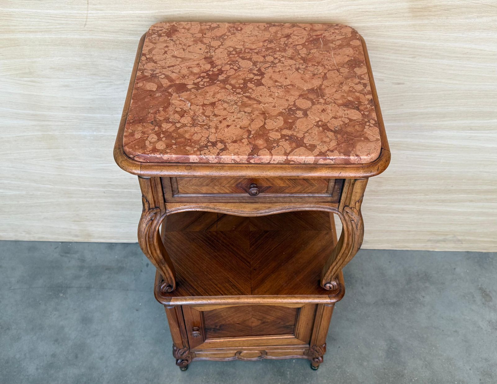Mobilier Tables de chevet françaises à pieds en cabriole, années 1950, lot de 2 photo