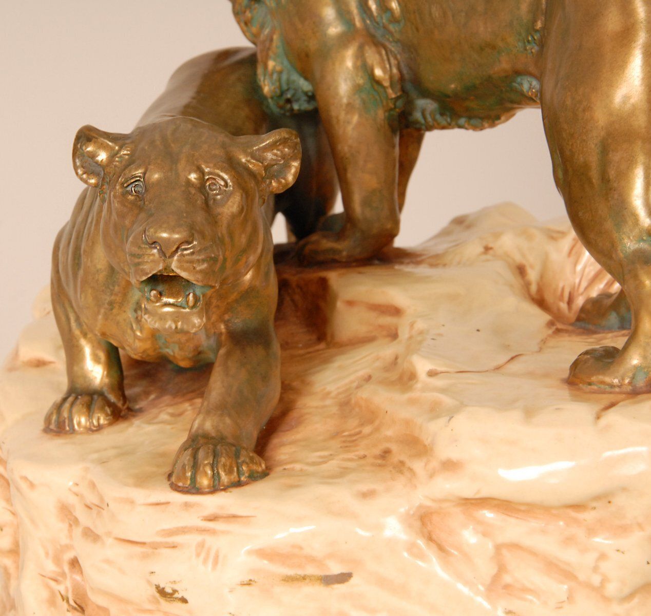 photo vinterior Antique Viennese Porcelain Group Of Lions By Th. Schoop