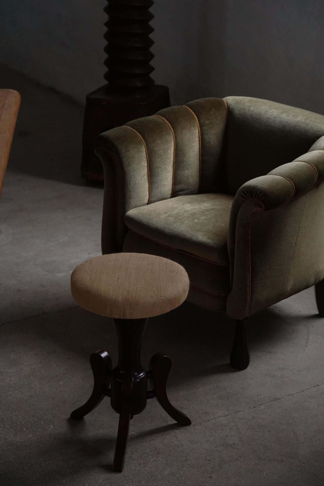photo furniture Victorian Style Adjustable Piano Stool With Hessian Seat, Early 20th Century