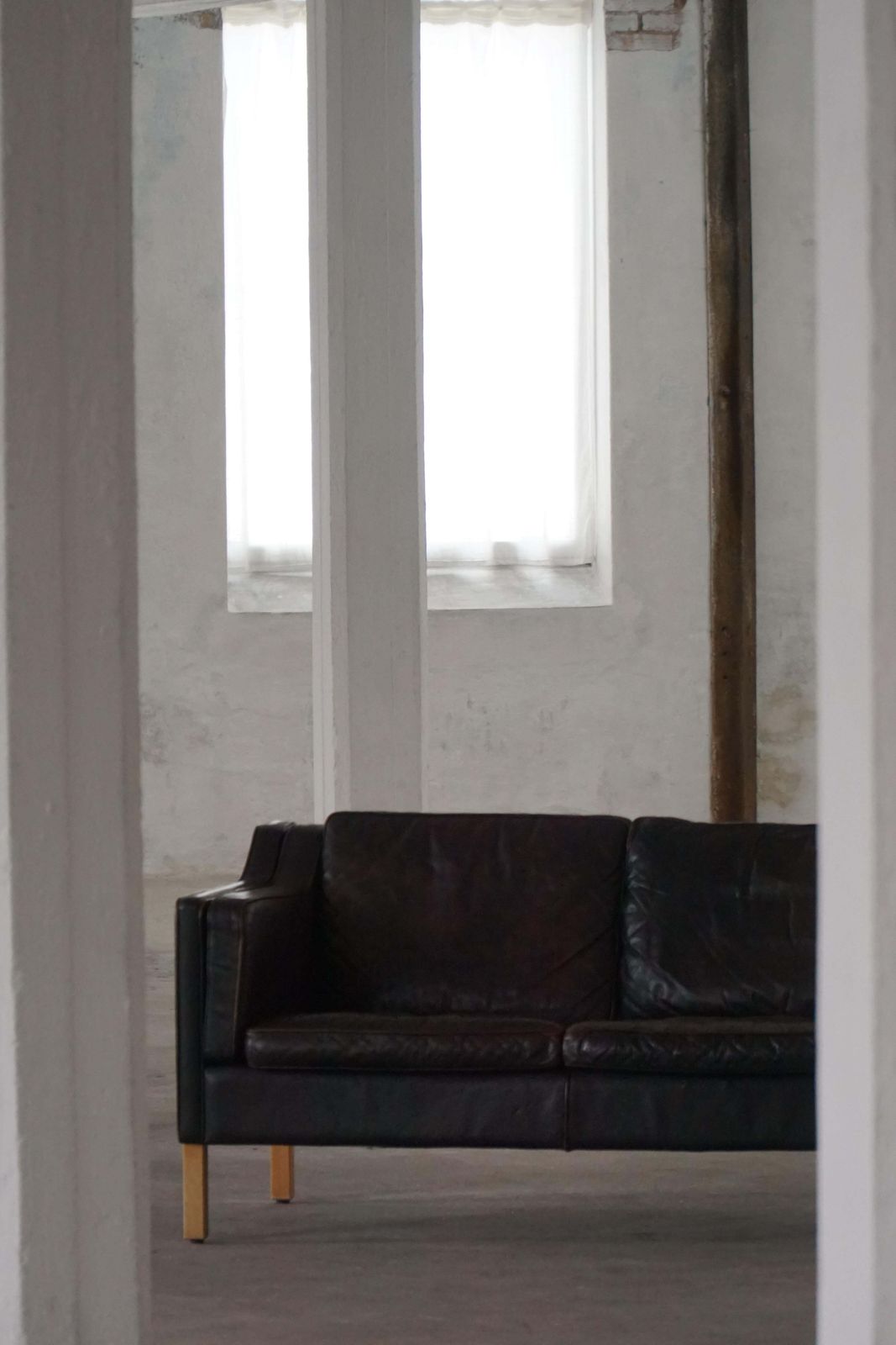 photo furniture Mogens Hansen, Mid Century 2 Seater Sofa, Patinated Black Leather, 1970s