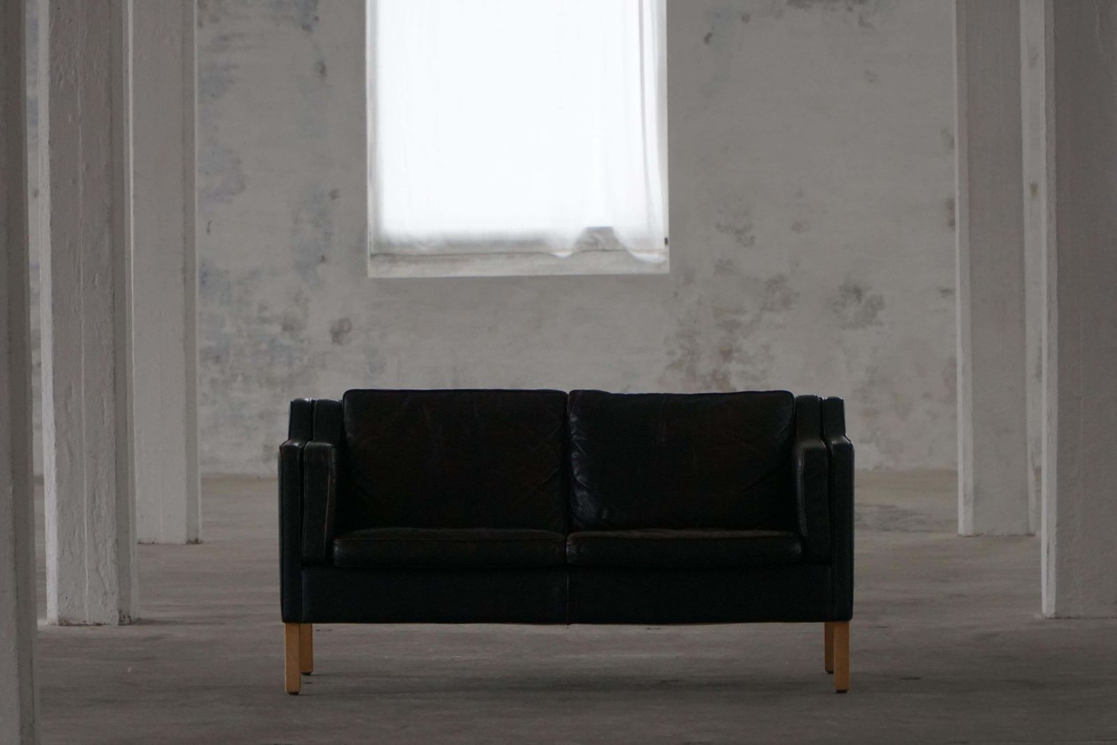 photo vintage Mogens Hansen, Mid Century 2 Seater Sofa, Patinated Black Leather, 1970s
